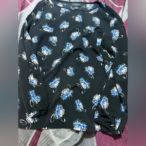 Bundle 3 for $15. Liz Claiborne Black and Blue Floral Top. Size Medium.